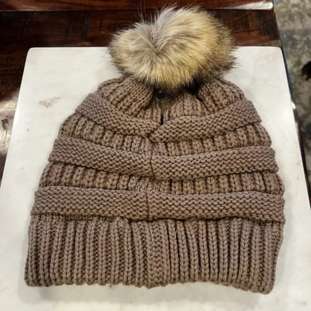 CC Stretch Beanie Exclusive Soft Cable Knit Faux Fur Pom Pom Hat One‎ Size NEW